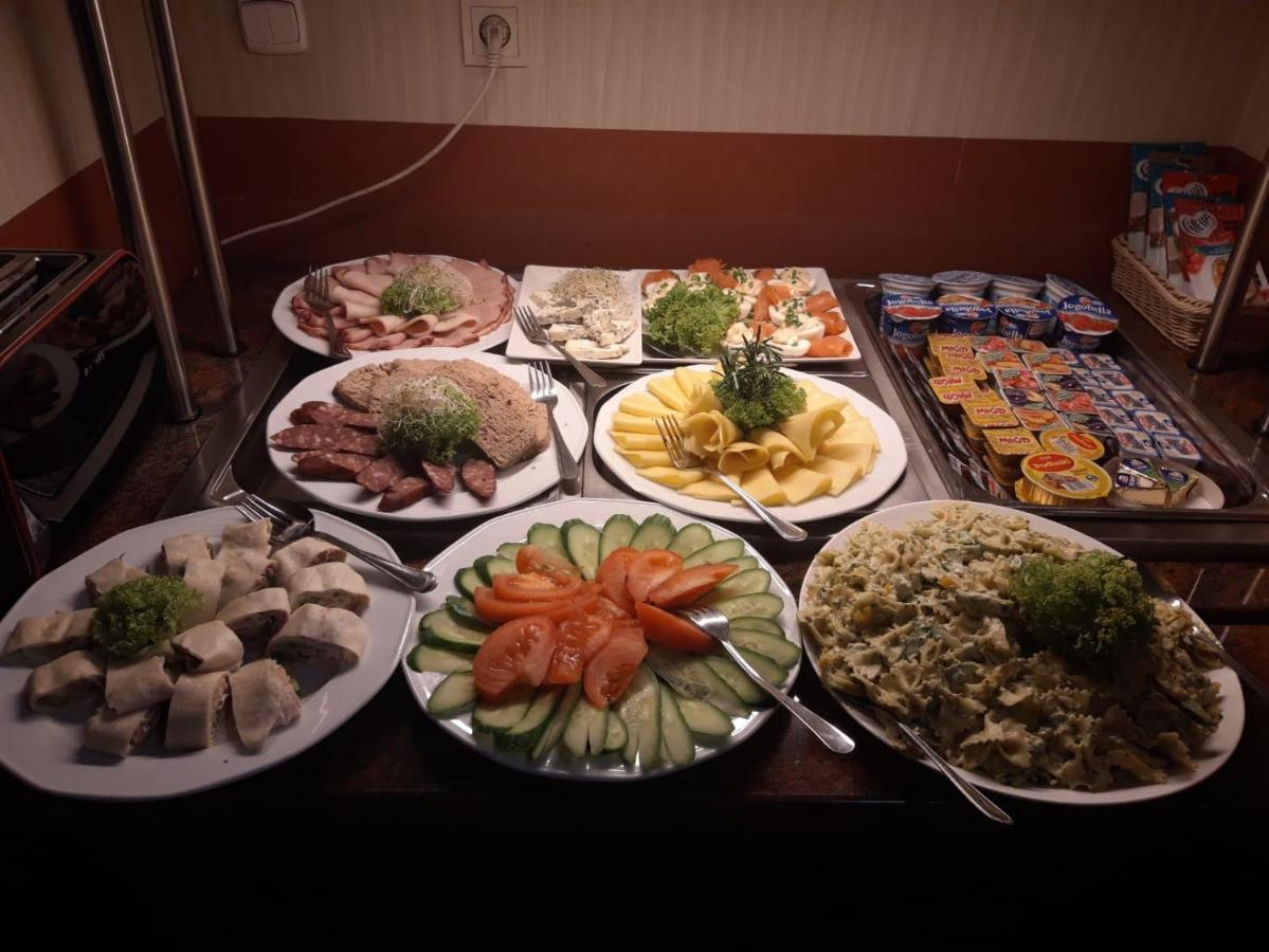 Hotel Linder Malnia Екстериор снимка